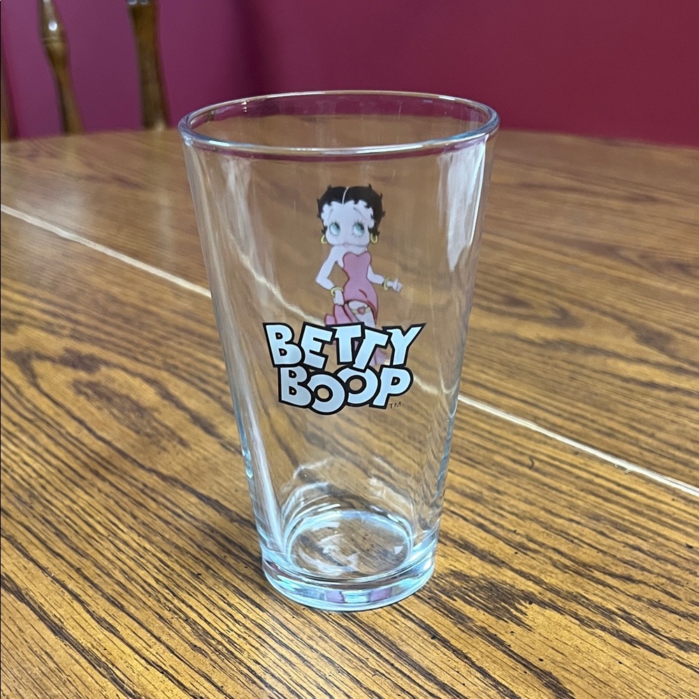 Betty Boop Pink Dress Glass - Picture 2 of 4